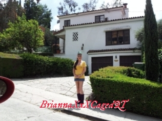 BriannaXxXCagedQT
