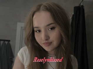 Roselynkissed