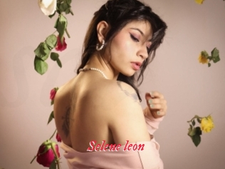 Selene_leon